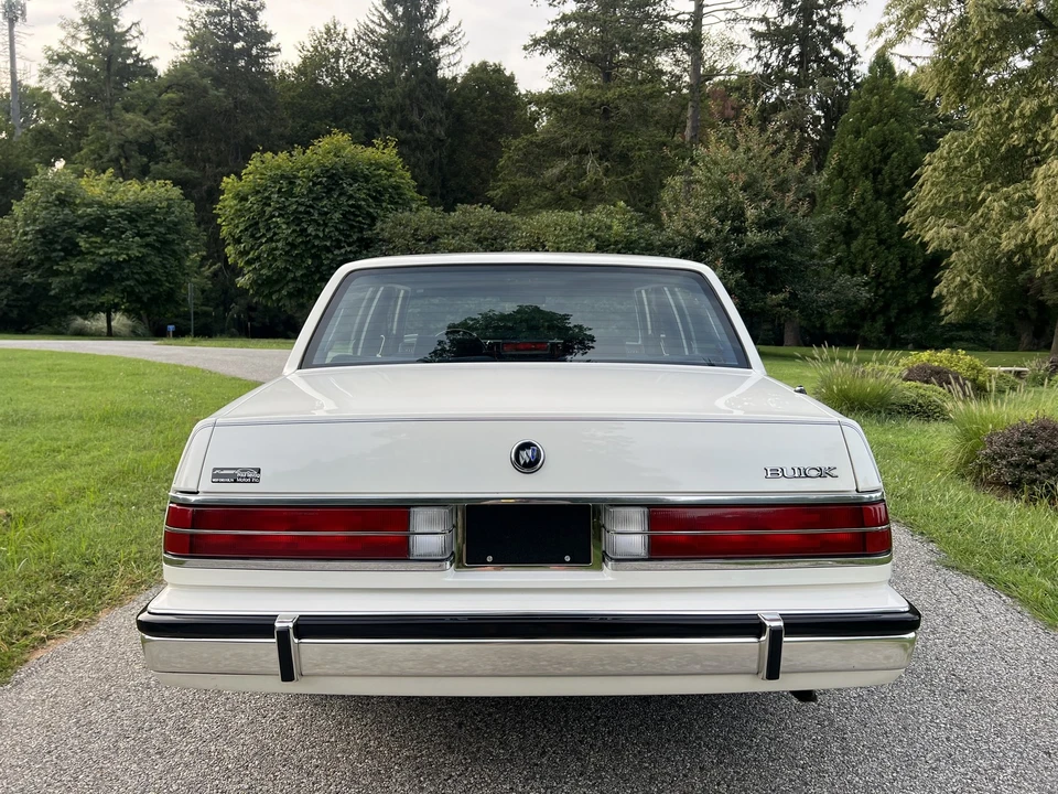 1988 Buick Electra - Image 10 of 31