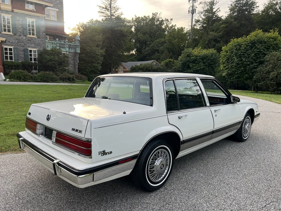 1988 Buick Electra - Image 9 of 31