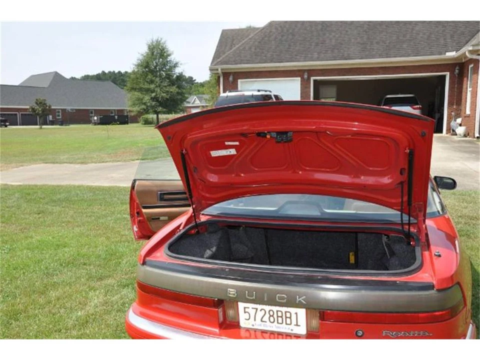1988 Buick Reatta - Image 5 of 11