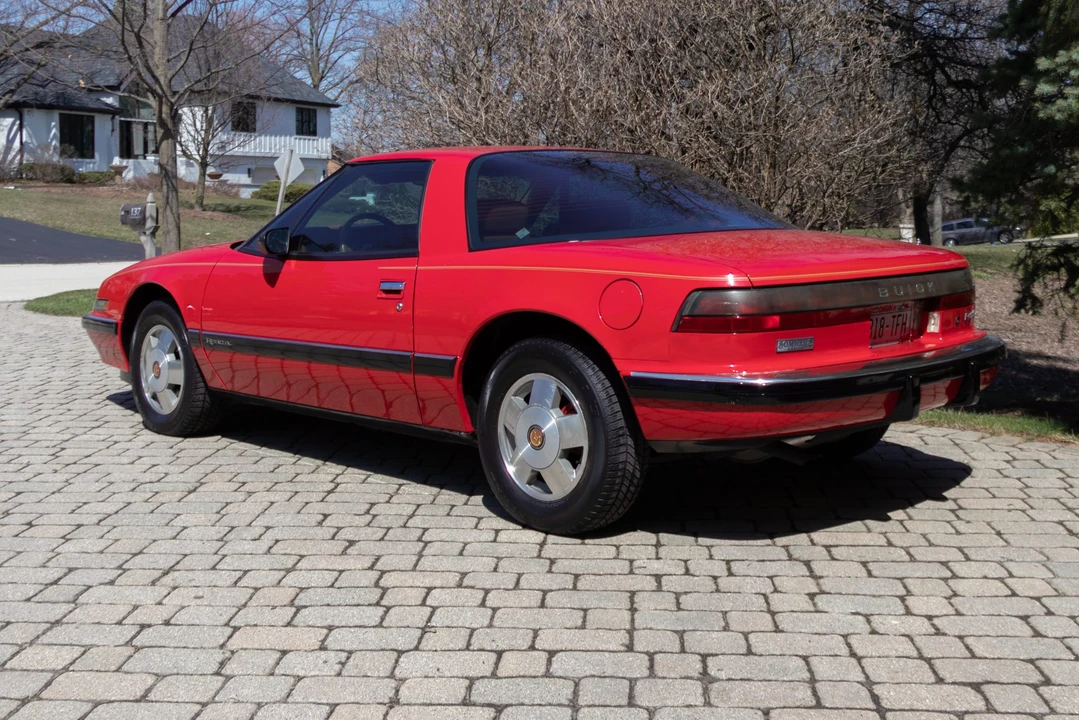 1988 Buick Reatta - Image 5 of 31