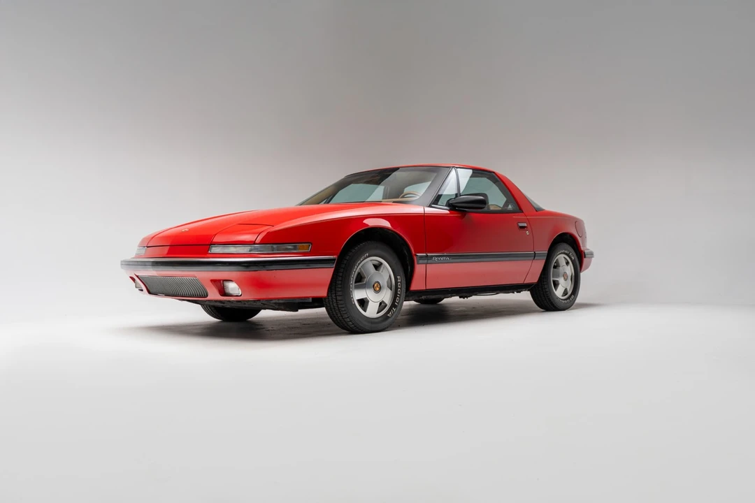 1988 Buick Reatta - Image 3 of 31