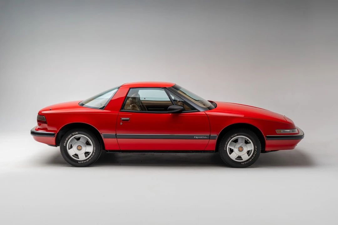 1988 Buick Reatta - Image 10 of 31