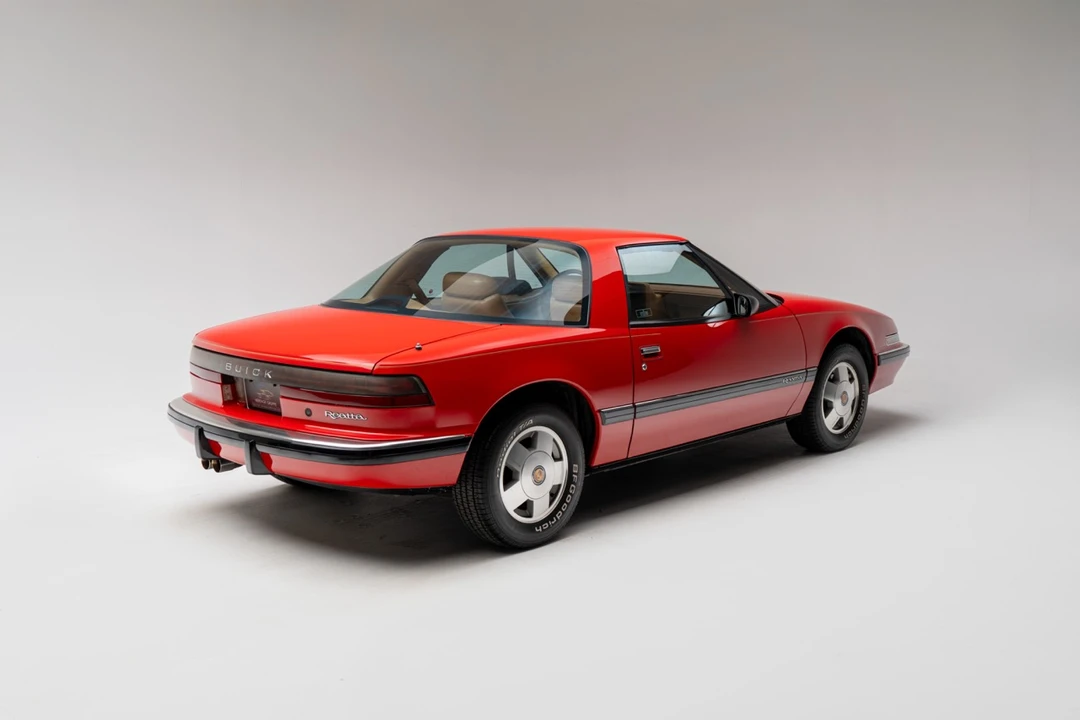 1988 Buick Reatta - Image 8 of 31