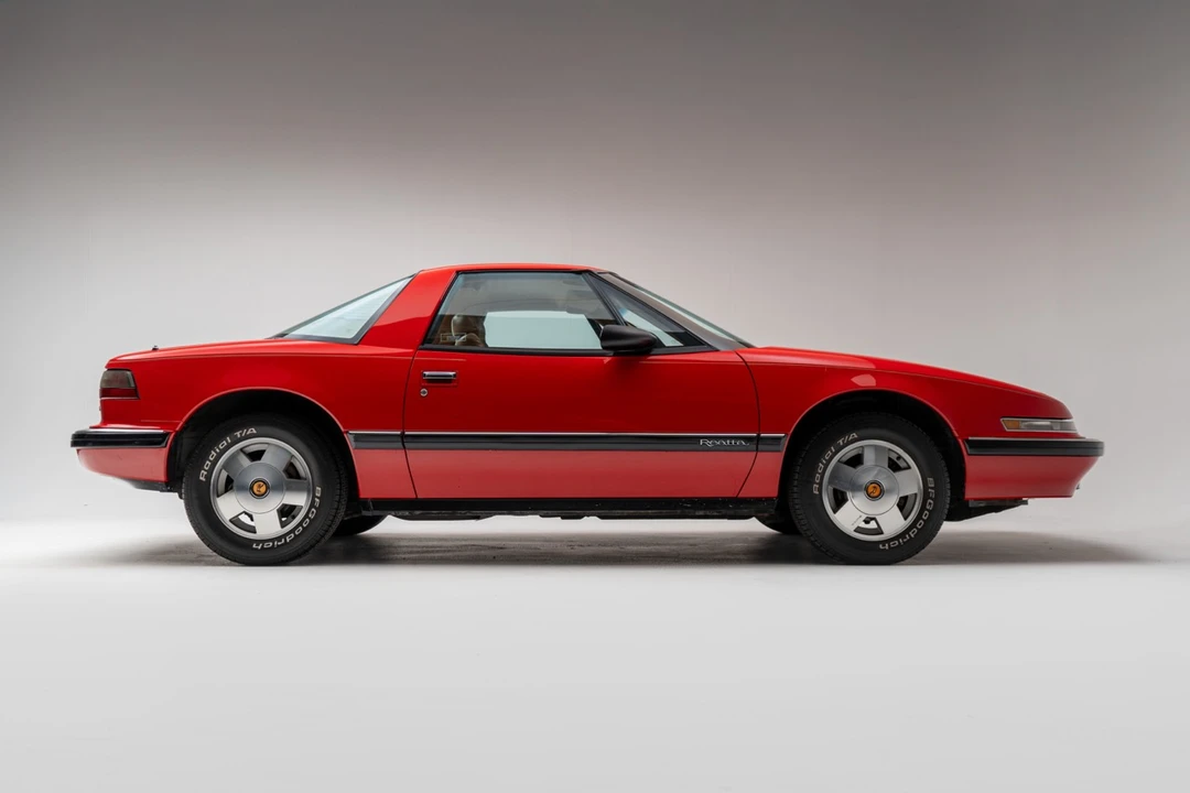 1988 Buick Reatta - Image 11 of 31
