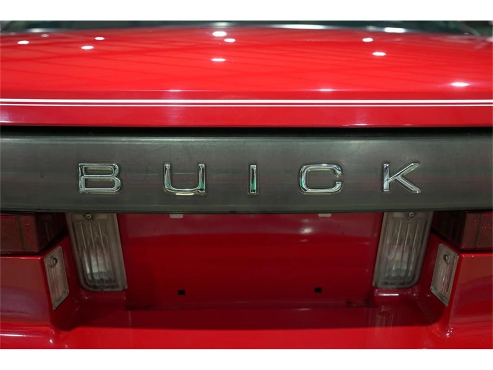 1988 Buick Reatta - Image 23 of 31