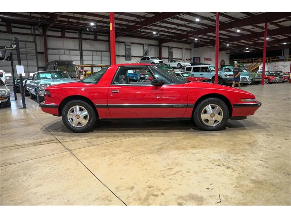 1988 Buick Reatta - Image 10 of 31