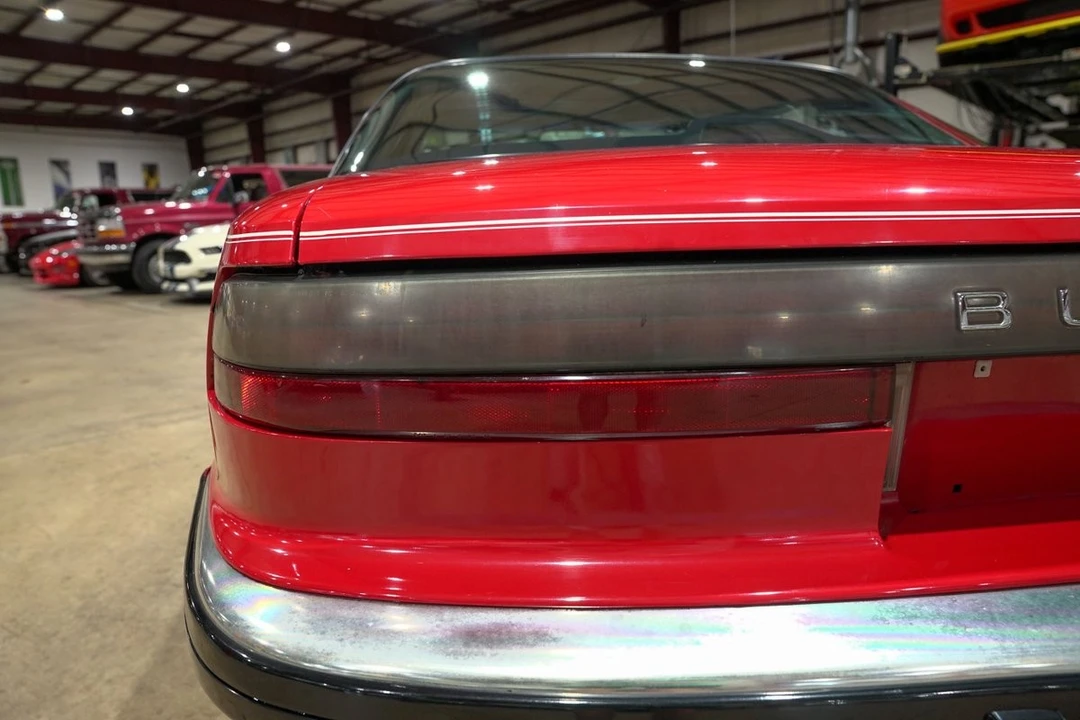 1988 Buick Reatta - Image 24 of 31