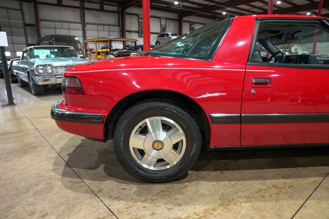 1988 Buick Reatta - Image 9 of 31