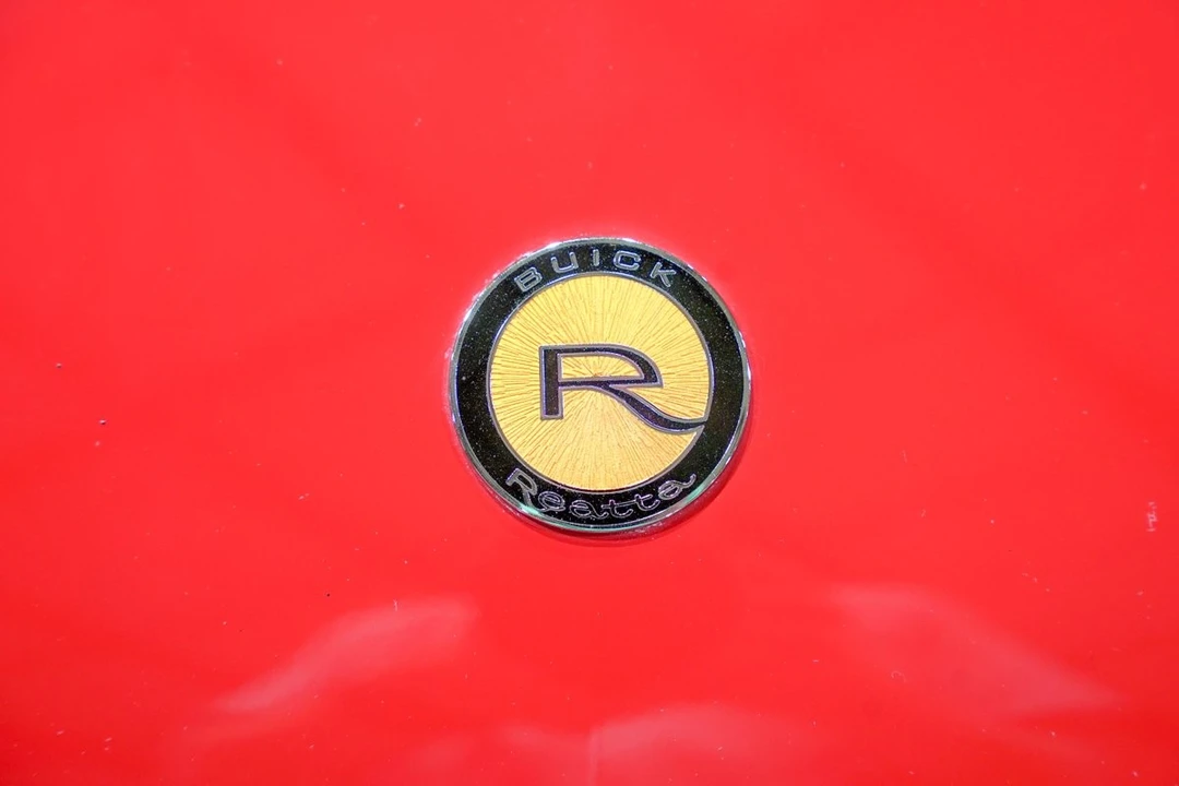 1988 Buick Reatta - Image 21 of 31