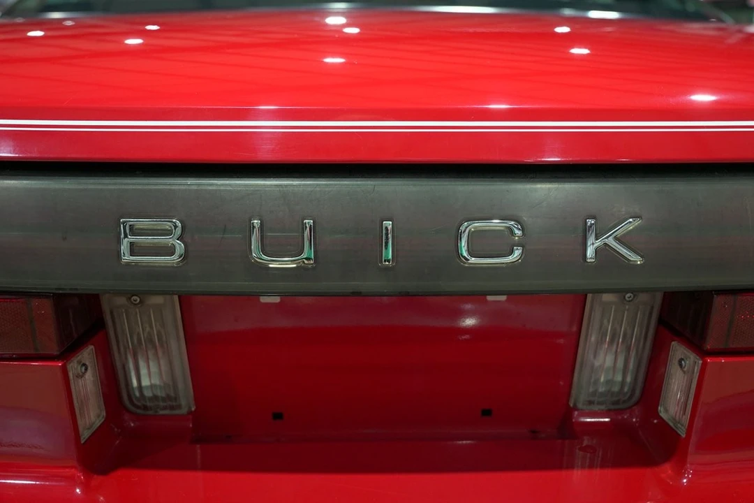 1988 Buick Reatta - Image 15 of 31