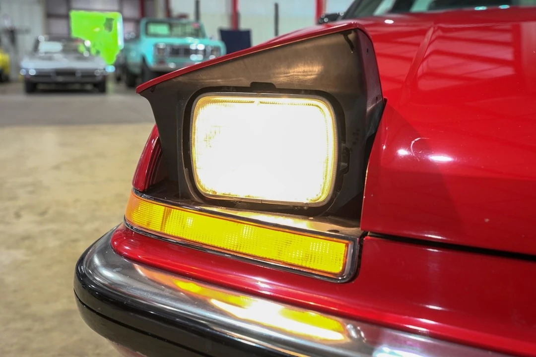 1988 Buick Reatta - Image 21 of 31