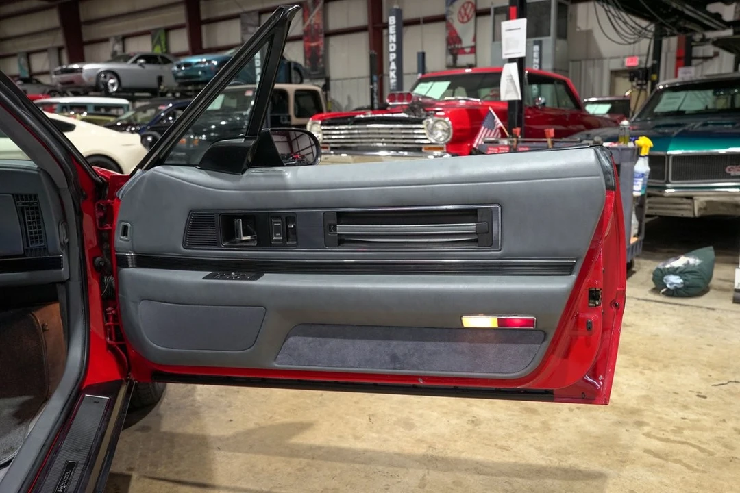 1988 Buick Reatta - Image 26 of 31