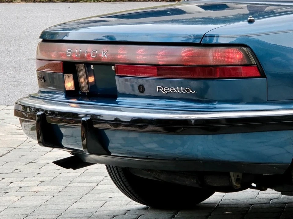 1988 Buick Reatta - Image 7 of 21