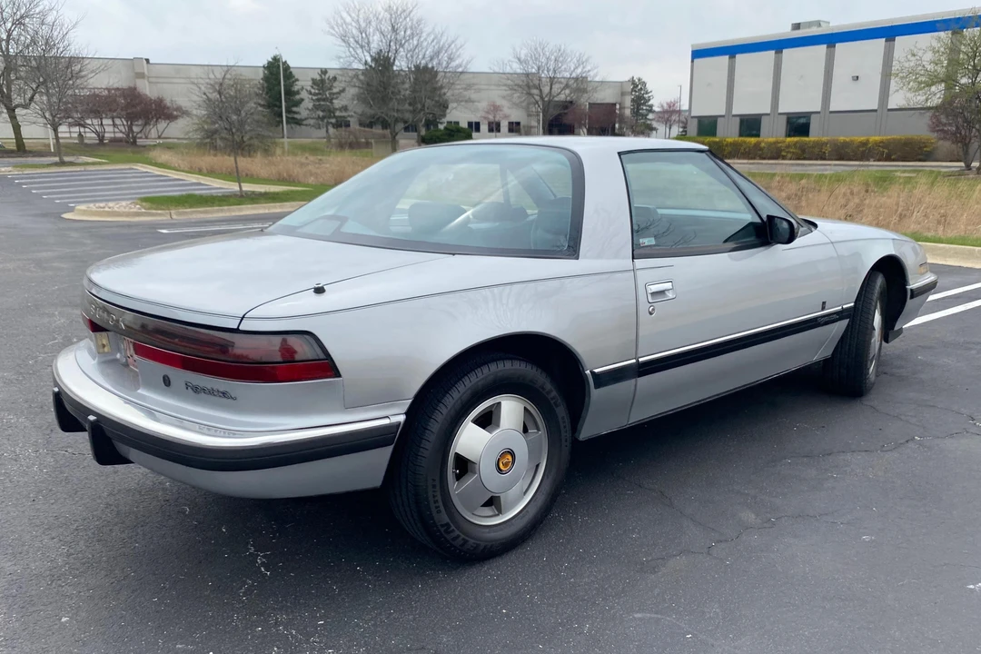 1988 Buick Reatta - Image 4 of 31