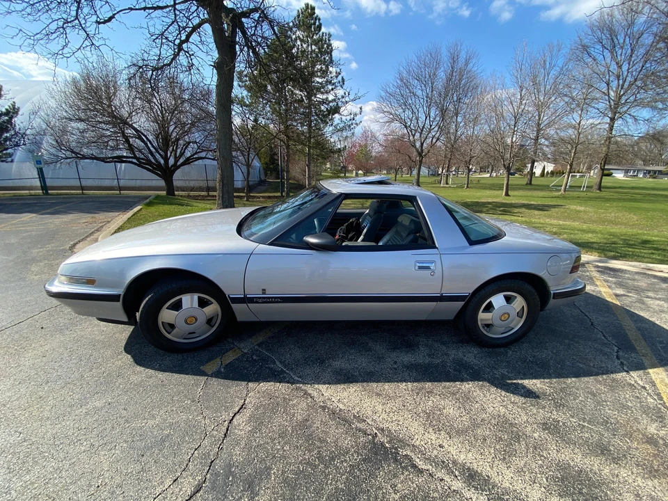 1988 Buick Reatta - Image 14 of 31
