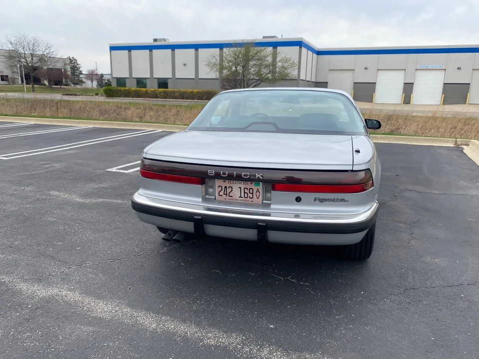 1988 Buick Reatta - Image 22 of 31