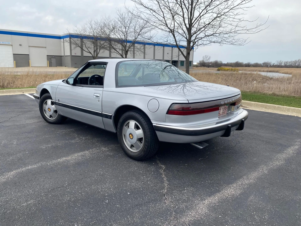 1988 Buick Reatta - Image 16 of 31