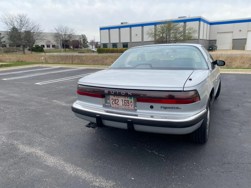 1988 Buick Reatta - Image 23 of 31