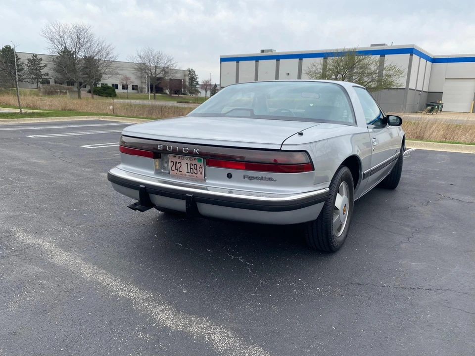 1988 Buick Reatta - Image 24 of 31