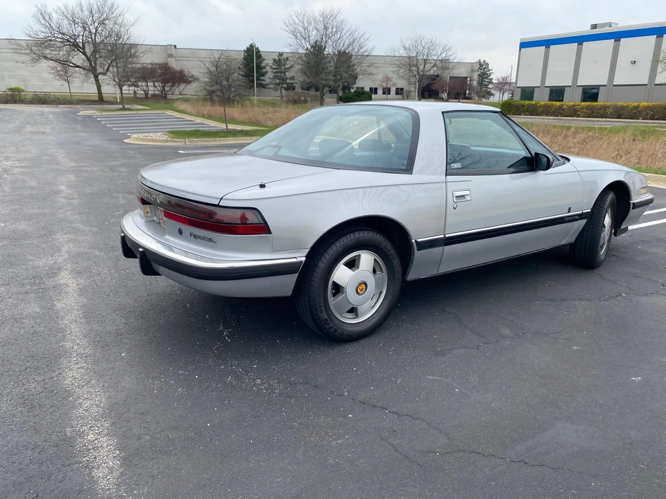 1988 Buick Reatta - Image 28 of 31