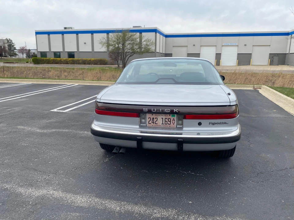 1988 Buick Reatta - Image 21 of 31