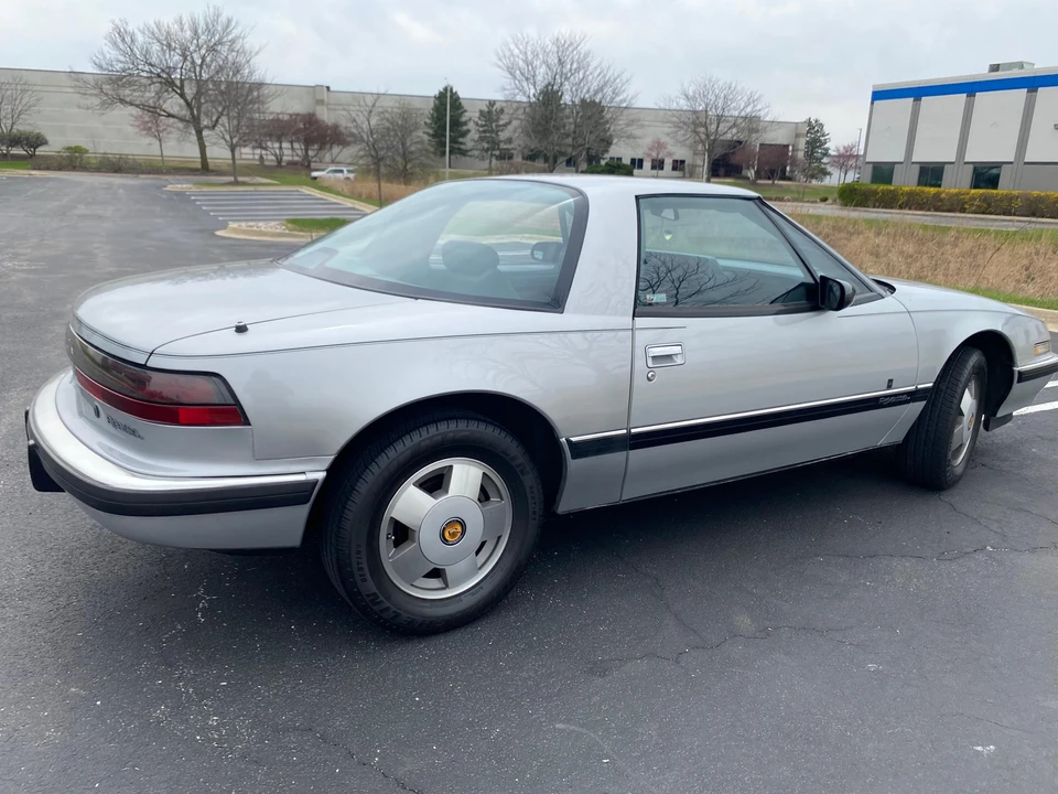 1988 Buick Reatta - Image 29 of 31