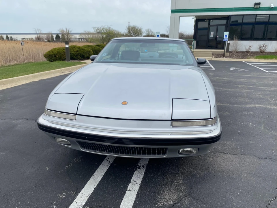 1988 Buick Reatta - Image 10 of 31