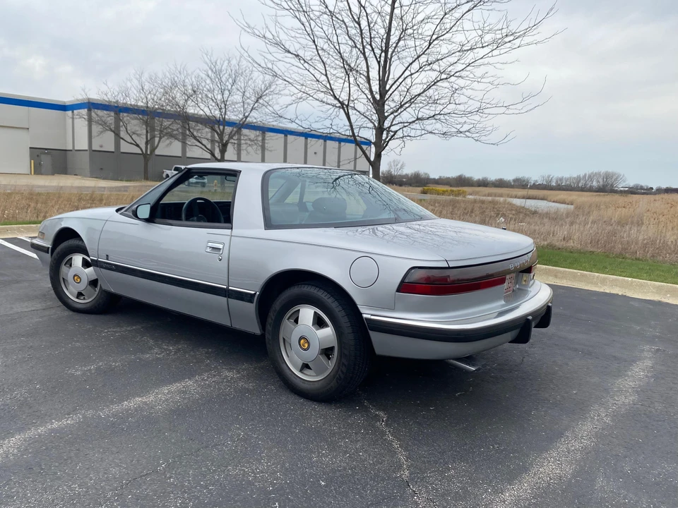 1988 Buick Reatta - Image 15 of 31