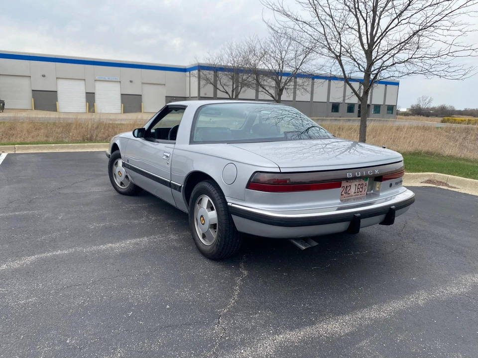 1988 Buick Reatta - Image 18 of 31