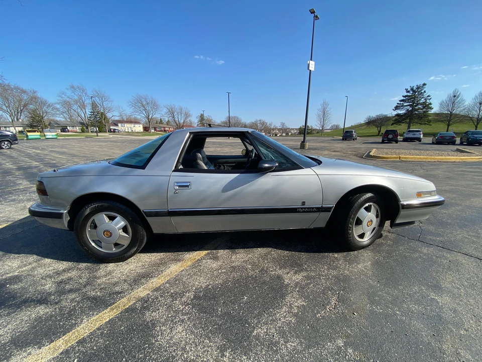 1988 Buick Reatta - Image 30 of 31