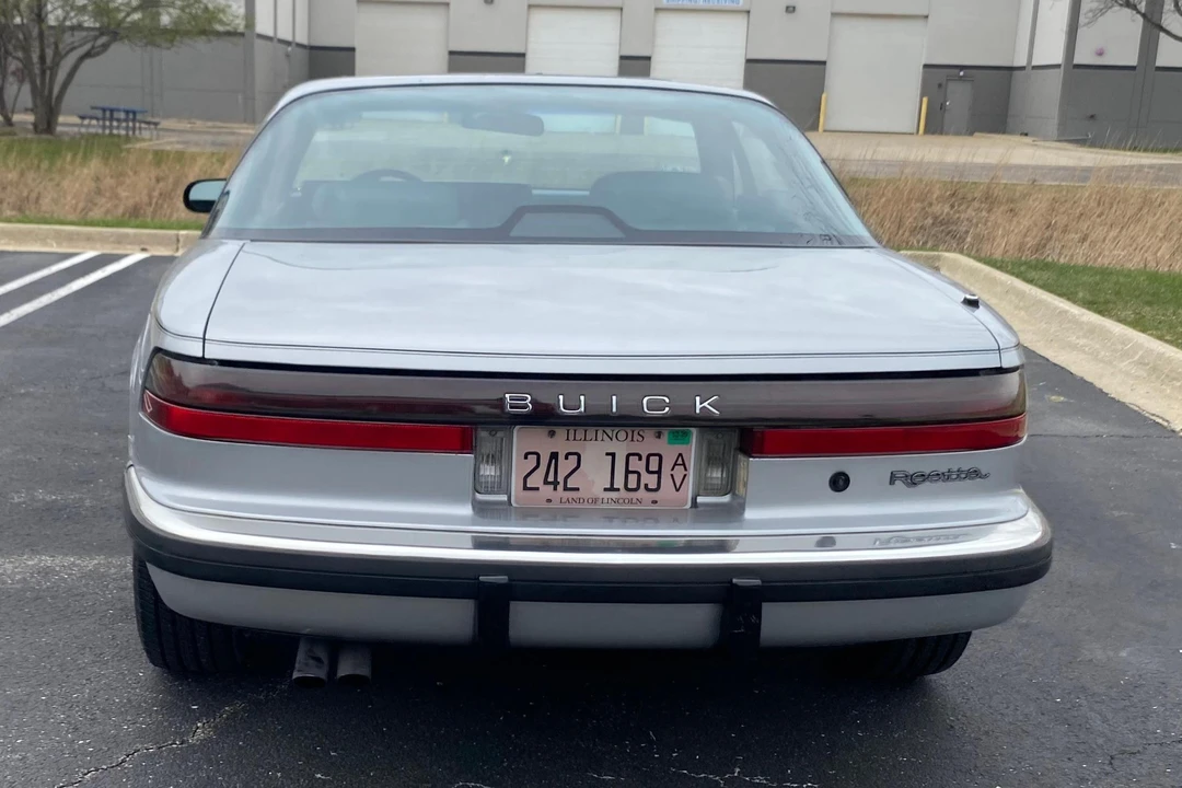 1988 Buick Reatta - Image 5 of 31