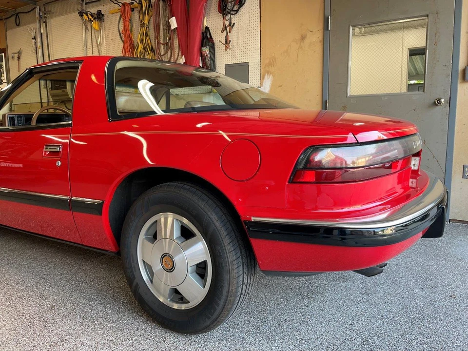 1988 Buick Reatta - Image 25 of 31