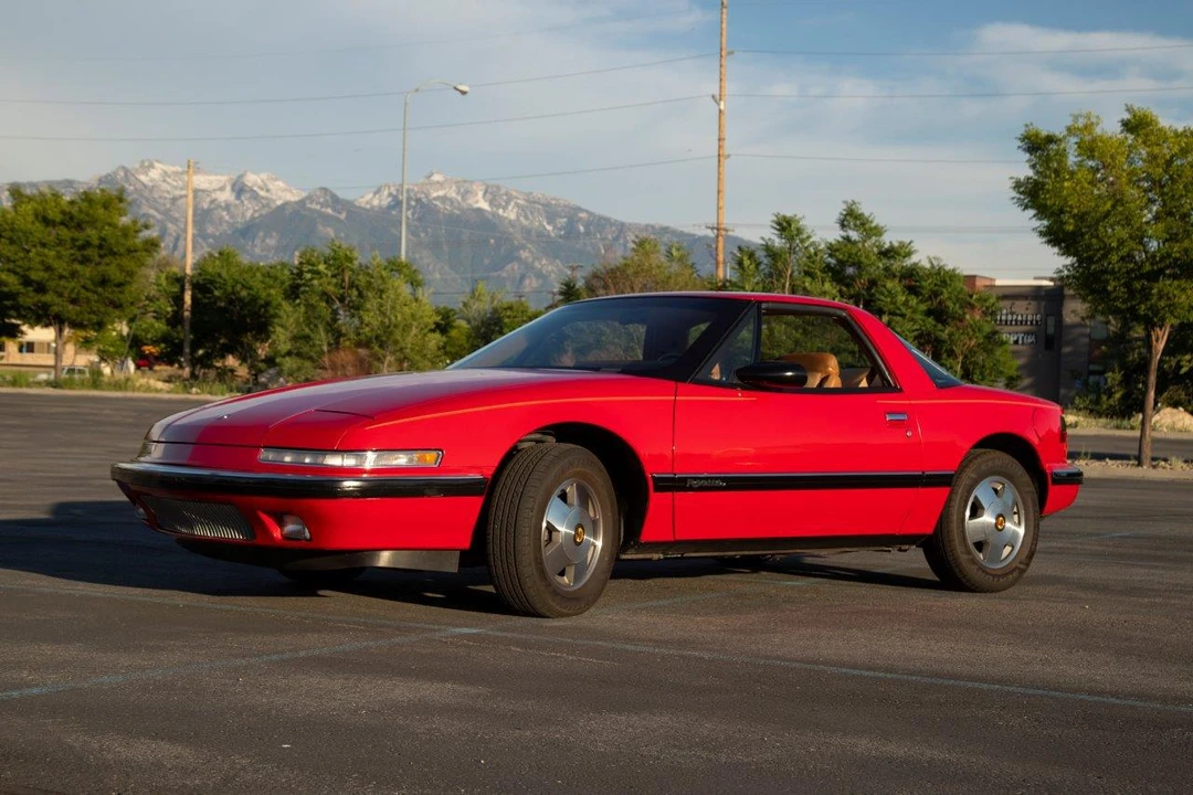 1988 Buick Reatta - Image 7 of 31