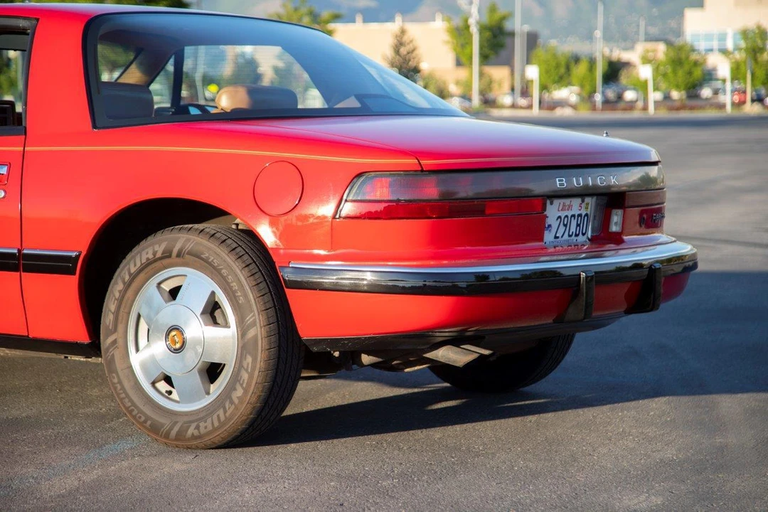 1988 Buick Reatta - Image 26 of 31