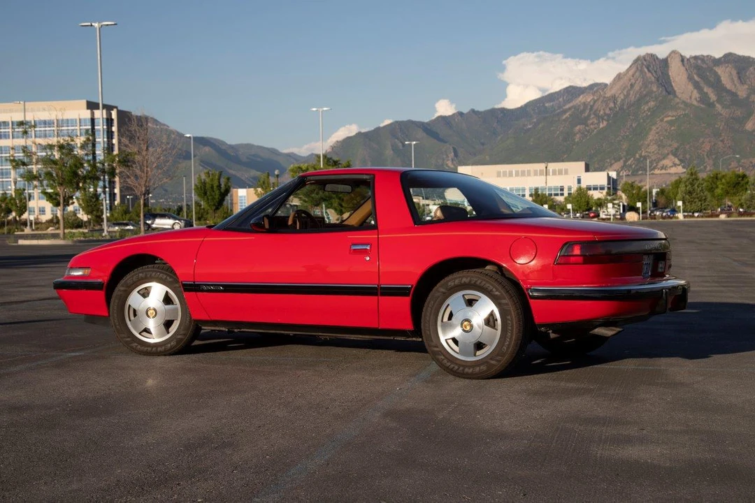 1988 Buick Reatta - Image 9 of 31