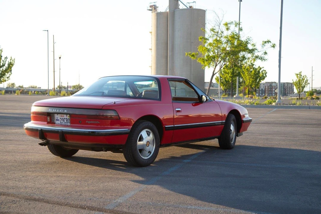 1988 Buick Reatta - Image 16 of 31