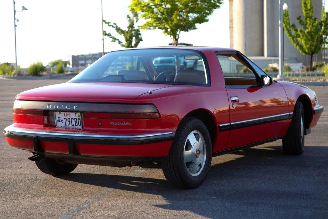 1988 Buick Reatta - Image 4 of 31
