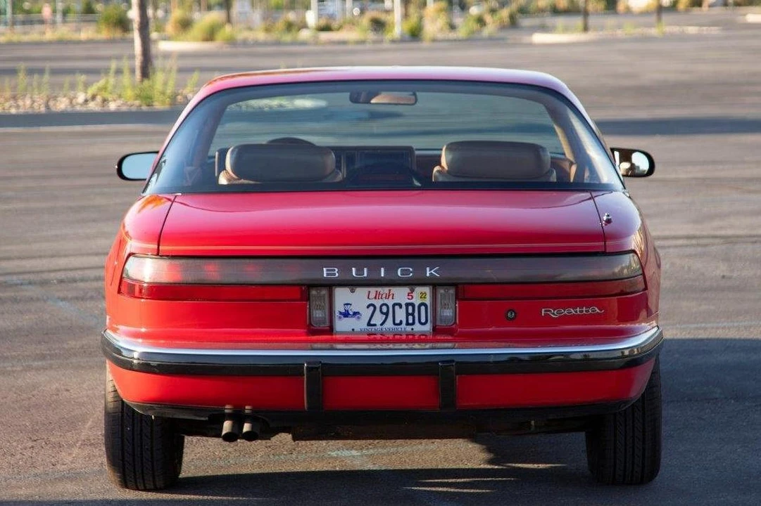 1988 Buick Reatta - Image 5 of 31