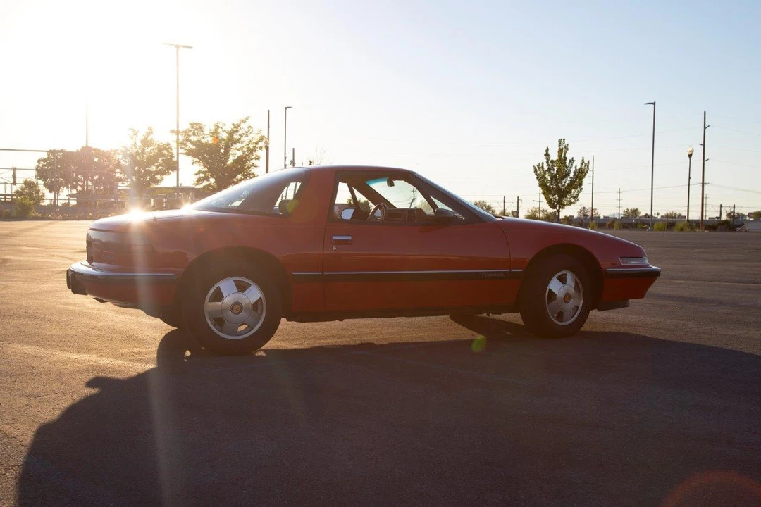 1988 Buick Reatta - Image 17 of 31