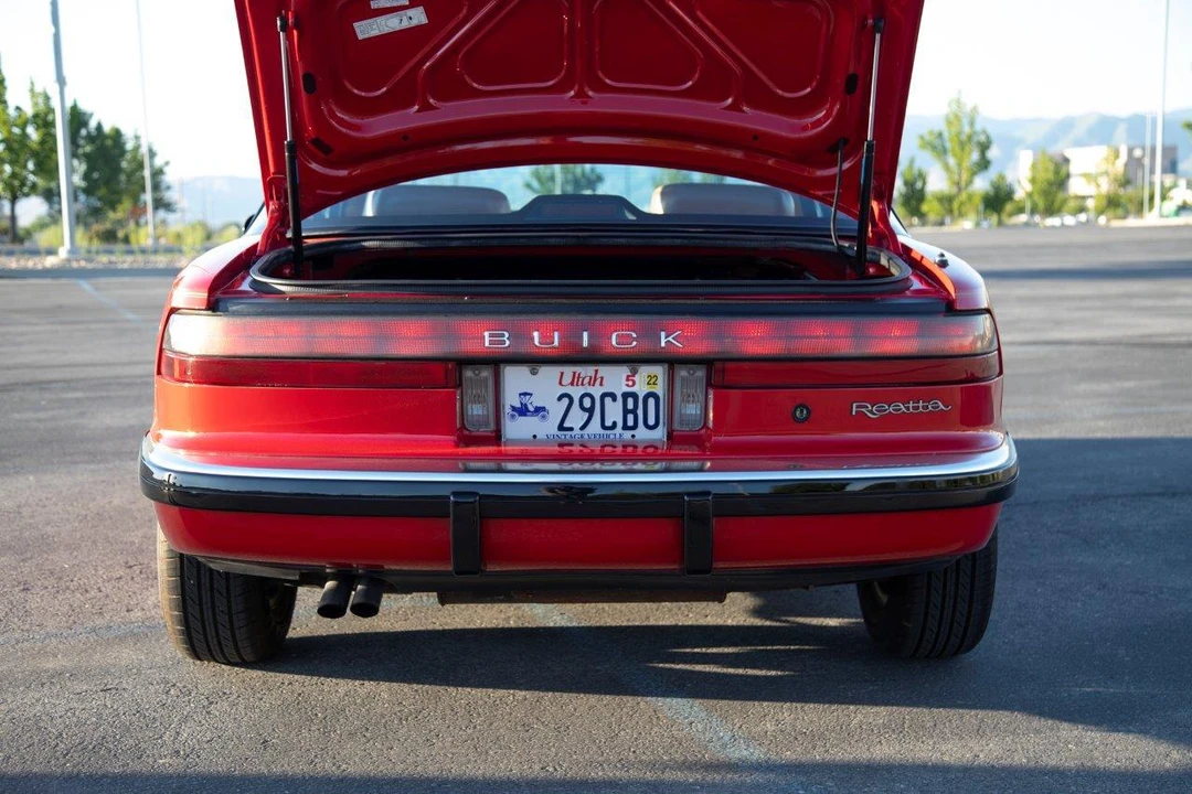 1988 Buick Reatta - Image 28 of 31