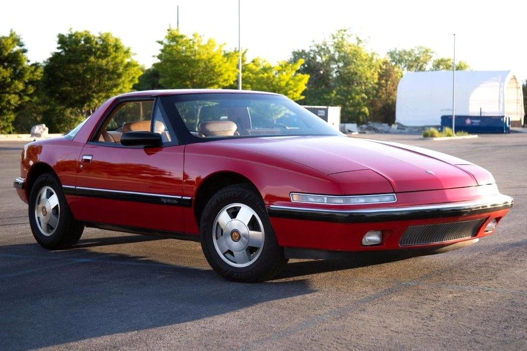 1988 Buick Reatta - Image 3 of 31