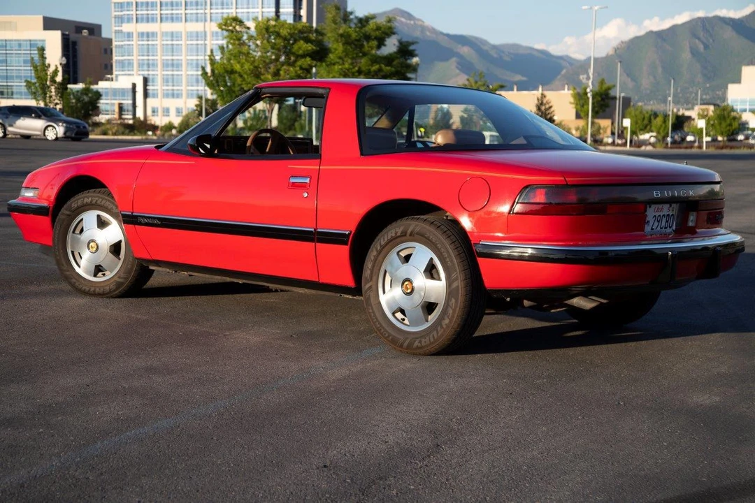 1988 Buick Reatta - Image 10 of 31