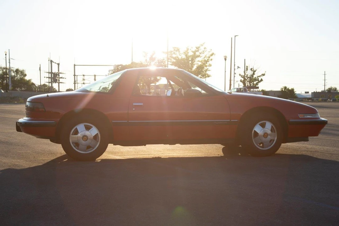 1988 Buick Reatta - Image 18 of 31