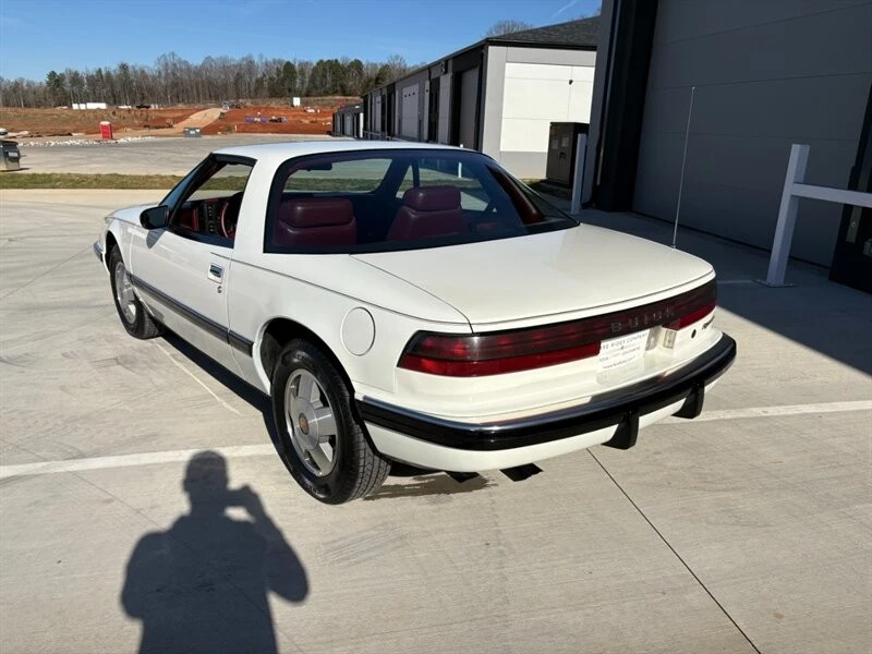 1988 Buick Reatta - Image 4 of 31