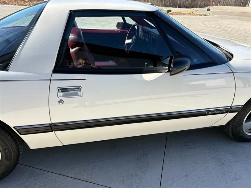 1988 Buick Reatta - Image 17 of 31