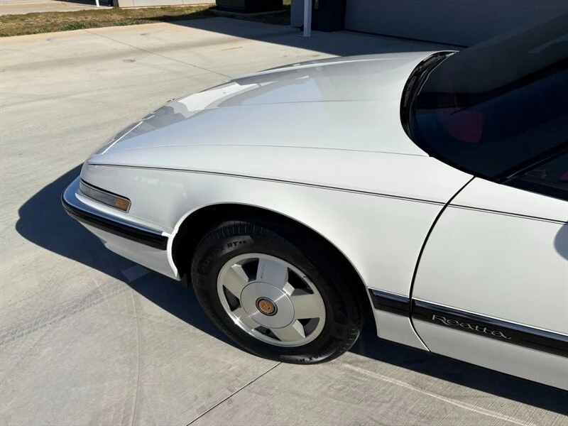 1988 Buick Reatta - Image 10 of 31