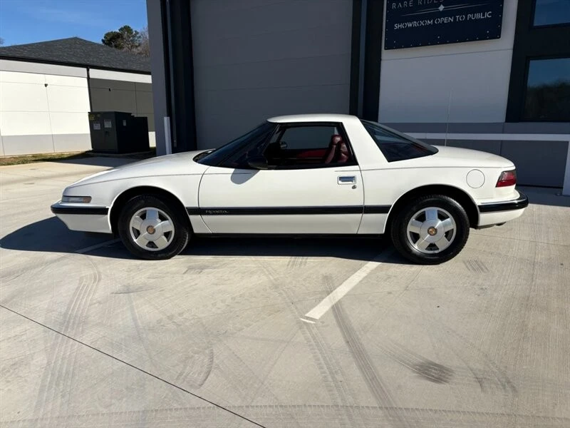 1988 Buick Reatta - Image 13 of 31