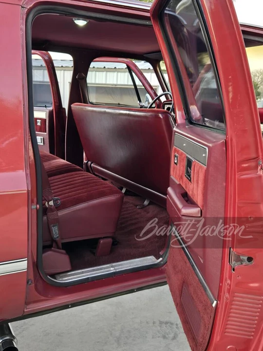 1988 Chevrolet Suburban 7th Gen - Image 13 of 31