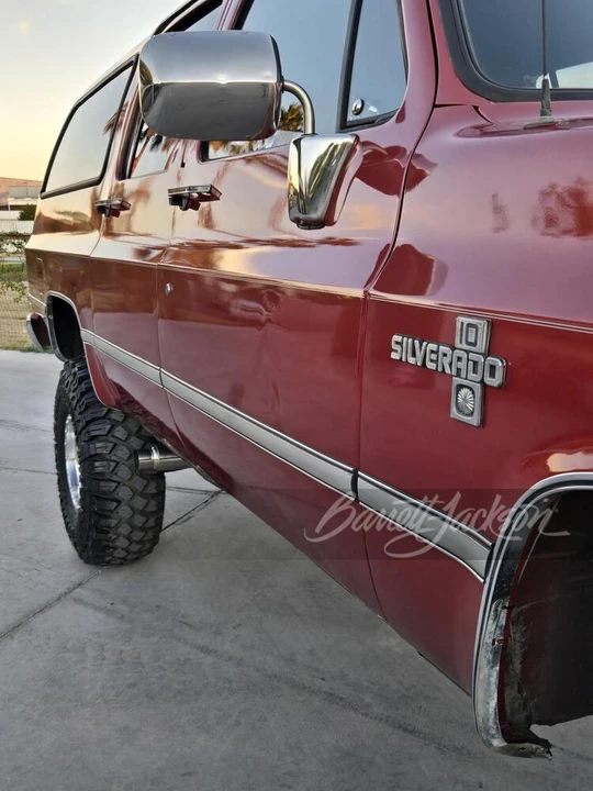 1988 Chevrolet Suburban 7th Gen - Image 15 of 31