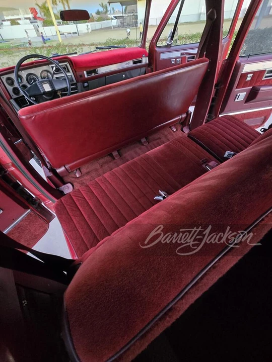 1988 Chevrolet Suburban 7th Gen - Image 25 of 31